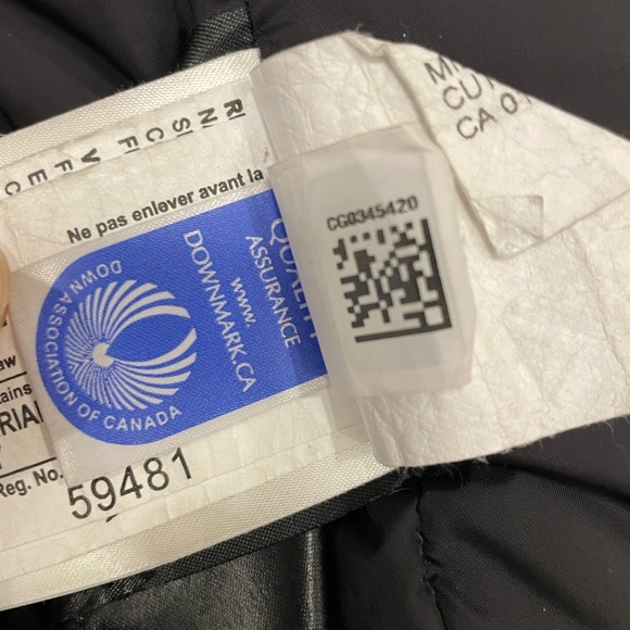 Authentic Navy Canada Goose Jacket Women - Picture 8 of 10